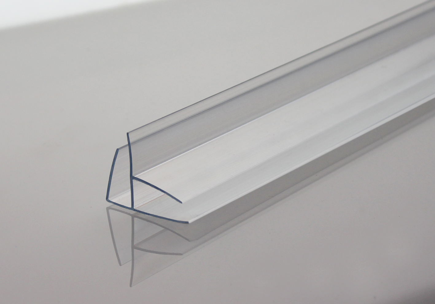 Профиль угловой прозрачный 8-10мм Стандарт 6м